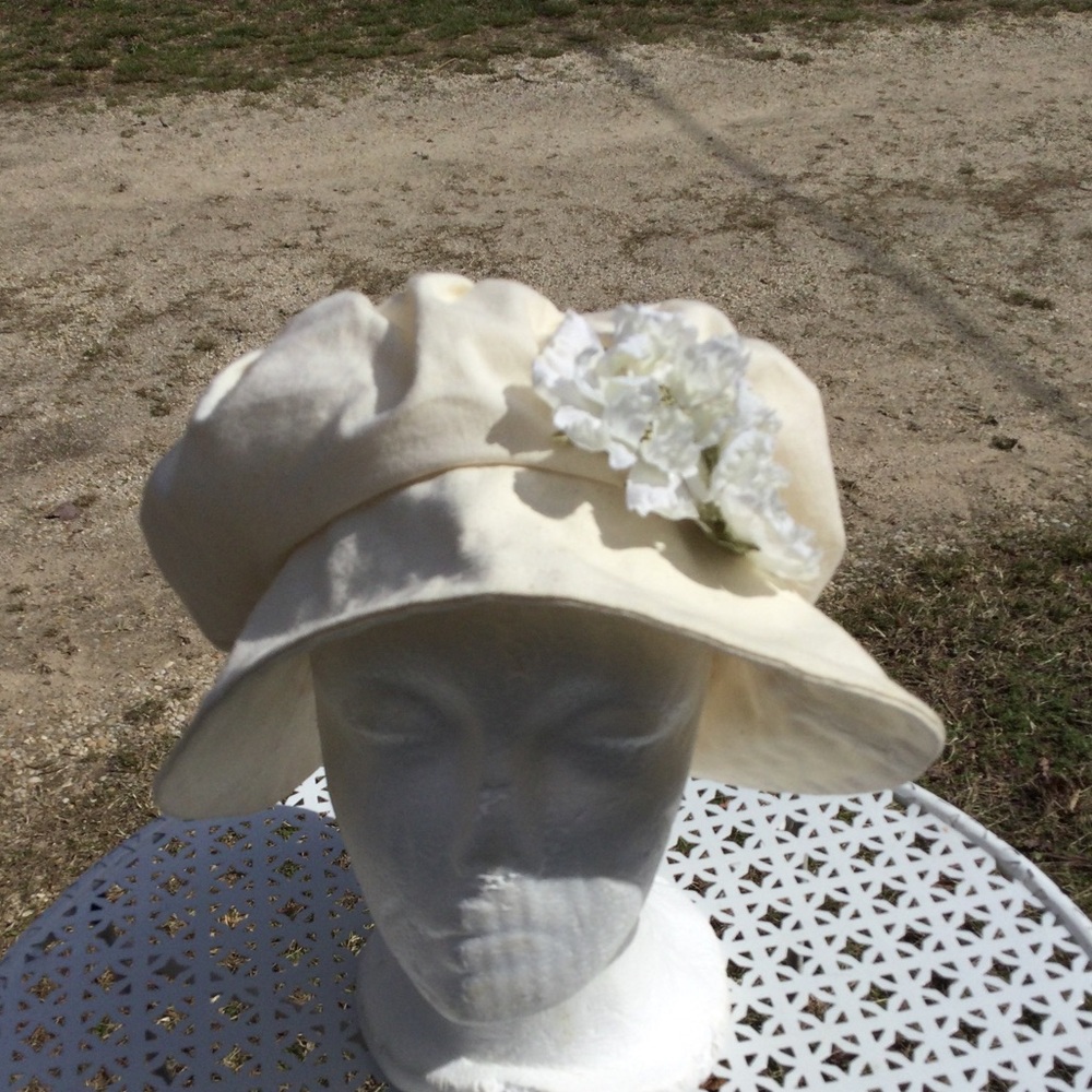 Kangol Linen Cloche Hat With Flowers